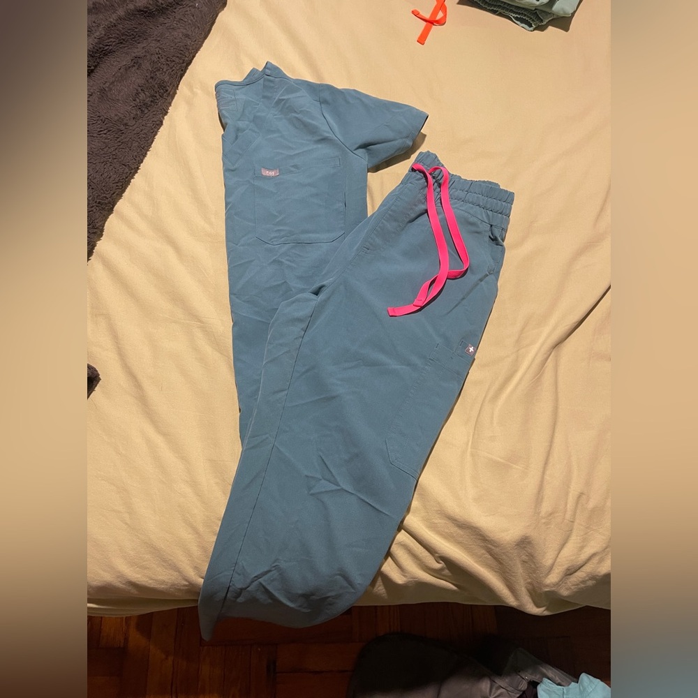 Hydro green scrub set with Pink Drawstring